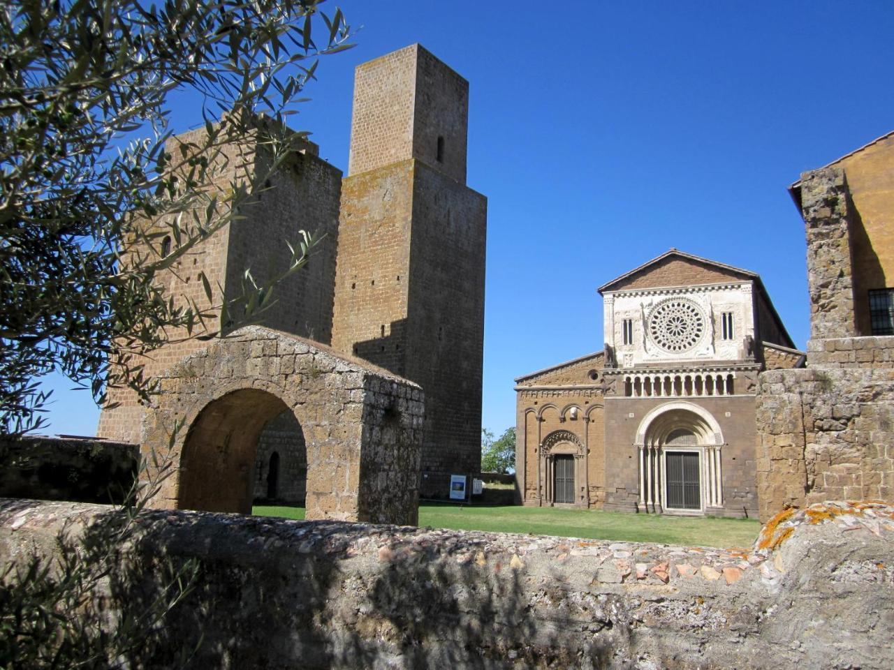 Locanda Di Mirandolina Tuscania Exterior photo