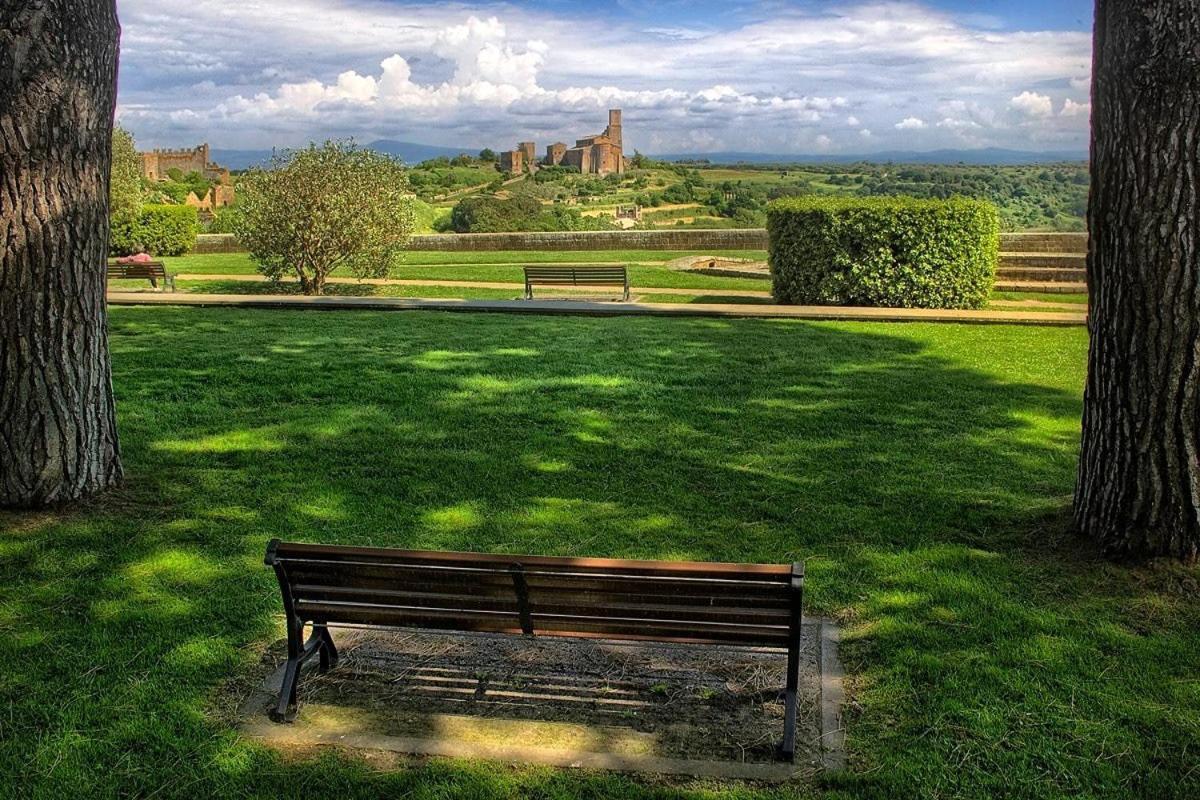 Locanda Di Mirandolina Tuscania Exterior photo